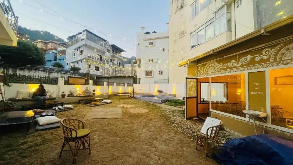 Shanti Hostel And Garden Cafe リシケーシュ エクステリア 写真